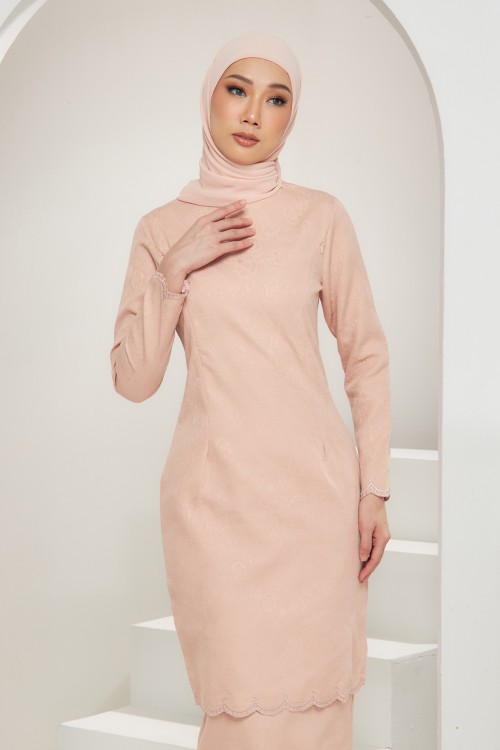 Nadia Kurung Moden in Salmon Pink