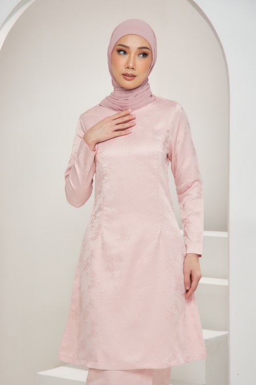 Lisa Kurung Pahang in Soft Pink