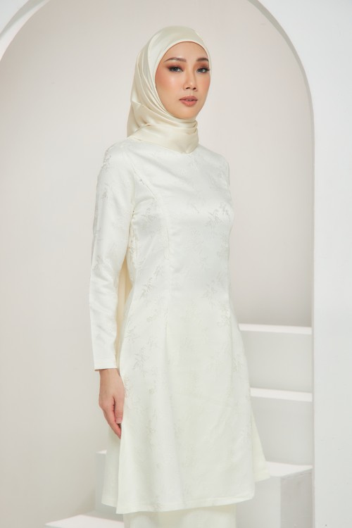 Lisa Kurung Pahang in Cream