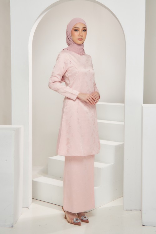 Lisa Kurung Pahang in Soft Pink