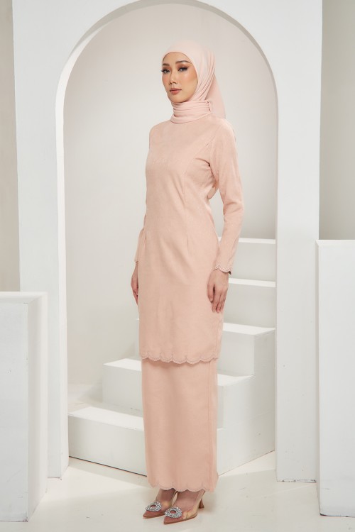 Nadia Kurung Moden in Salmon Pink