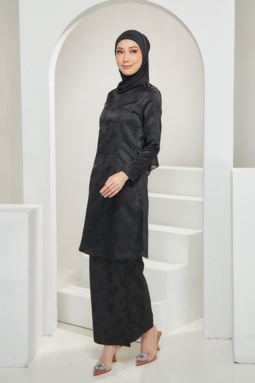 Lisa Kurung Pahang in Black