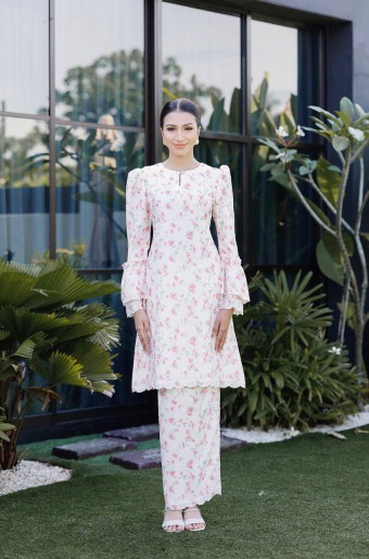 Julia Kurung in Light pink