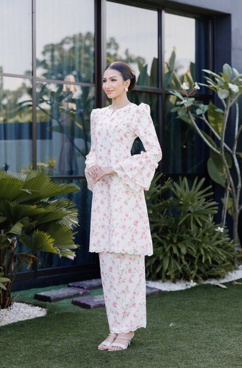 Julia Kurung in Light pink