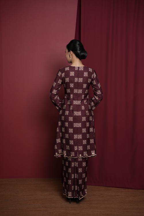 Jasmine Kebaya in Maroon