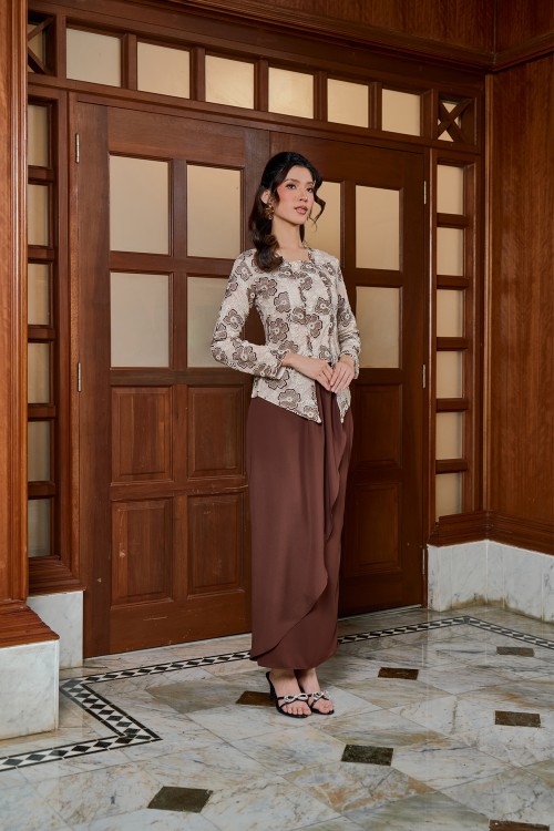 Juwita Kebaya in Rich Brown