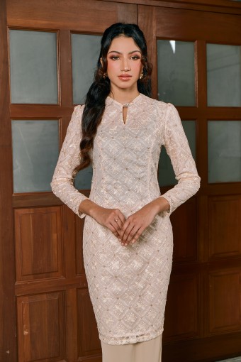 Lubna Kurung in Champagne