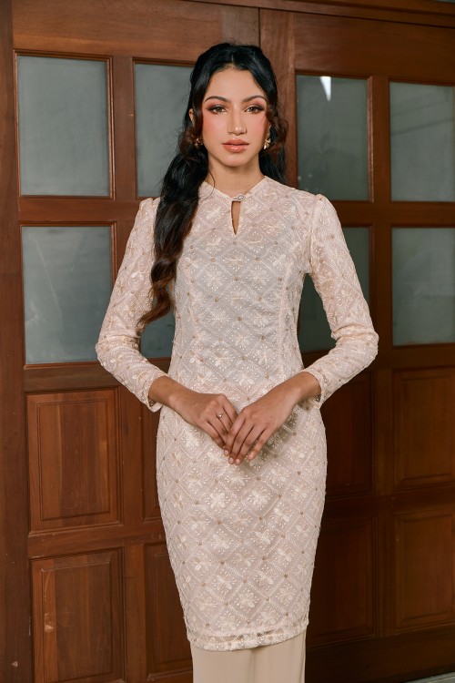 Lubna Kurung in Champagne