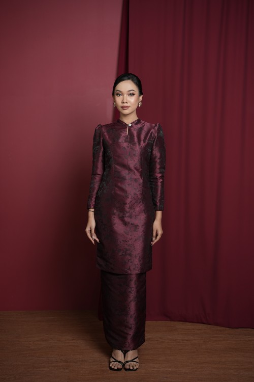 Nayla Kurung in Maroon