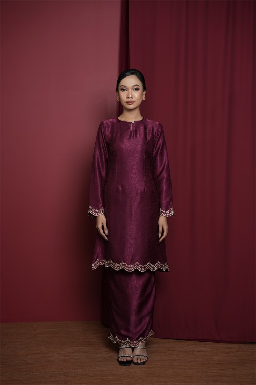 Serra Kurung in Maroon