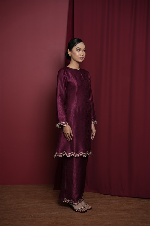 Serra Kurung in Maroon