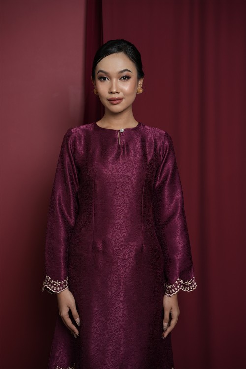 Serra Kurung in Maroon