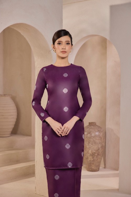 Zahira Kurung in Dark Purple