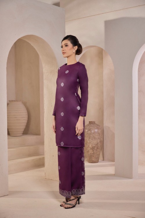 Zahira Kurung in Dark Purple